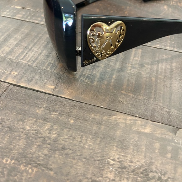 Gucci Sunglasses with case. Y2K. Black. VGC. Black with logo on temple - Picture 7 of 12